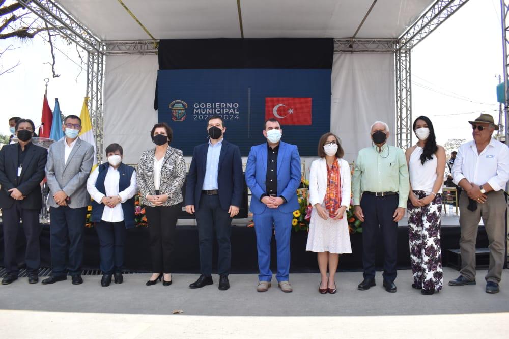 Donación de 2,000 kits educativos para 11 escuelas del área sur