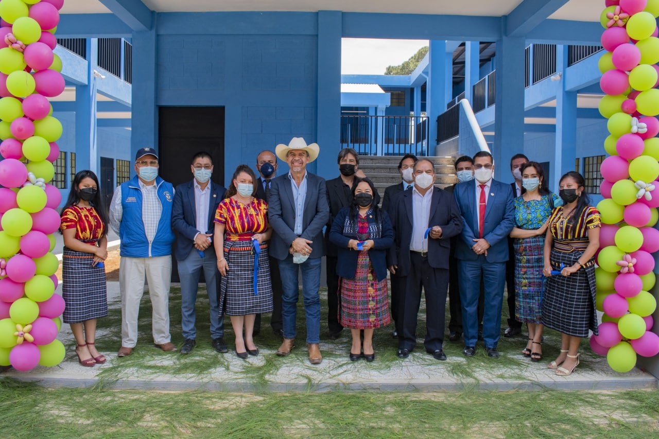 Inauguración del Instituto Nacional de Educación Diversificada -INED- de Caserío Pachalí, Aldea Sacsuy