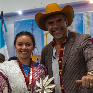 Ceremonia de entrega oficial de la Corona del Título, Princesa Nacional de las Cuatro Culturas (Xinca, Garífuna, Ladina y Maya)