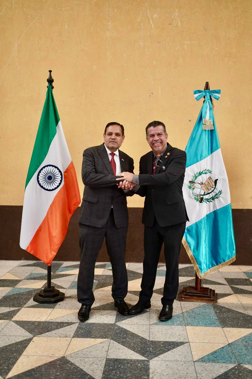 Alcalde Juan Carlos Pellecer, Recibe al Embajador de la India en un Encuentro Cultural